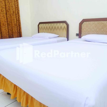 Hotel Transit 1 Makassar Redpartner Exterior photo