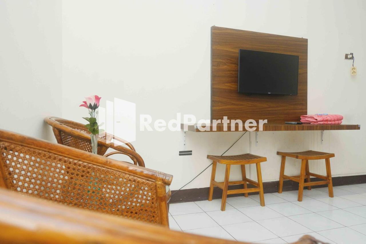 Hotel Transit 1 Makassar Redpartner Exterior photo