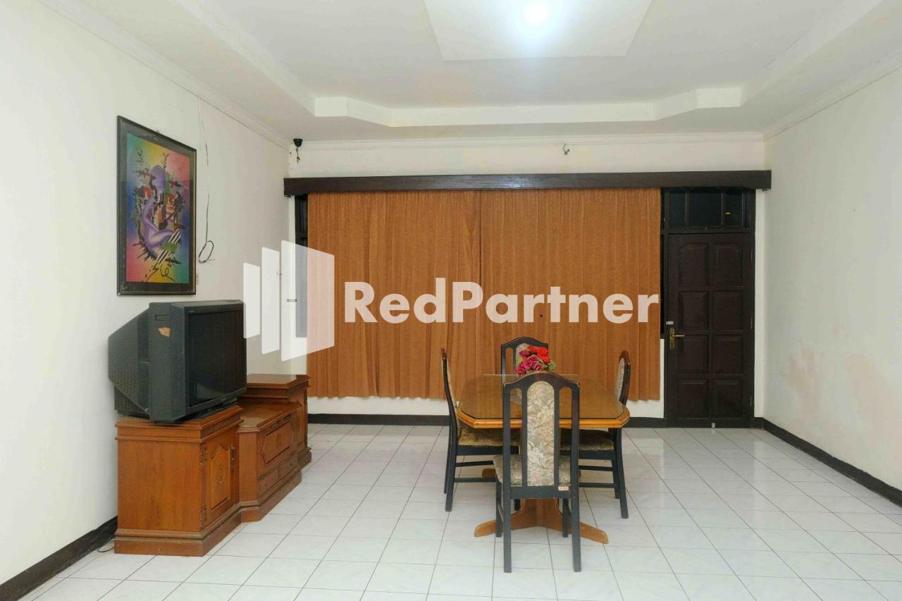 Hotel Transit 1 Makassar Redpartner Exterior photo