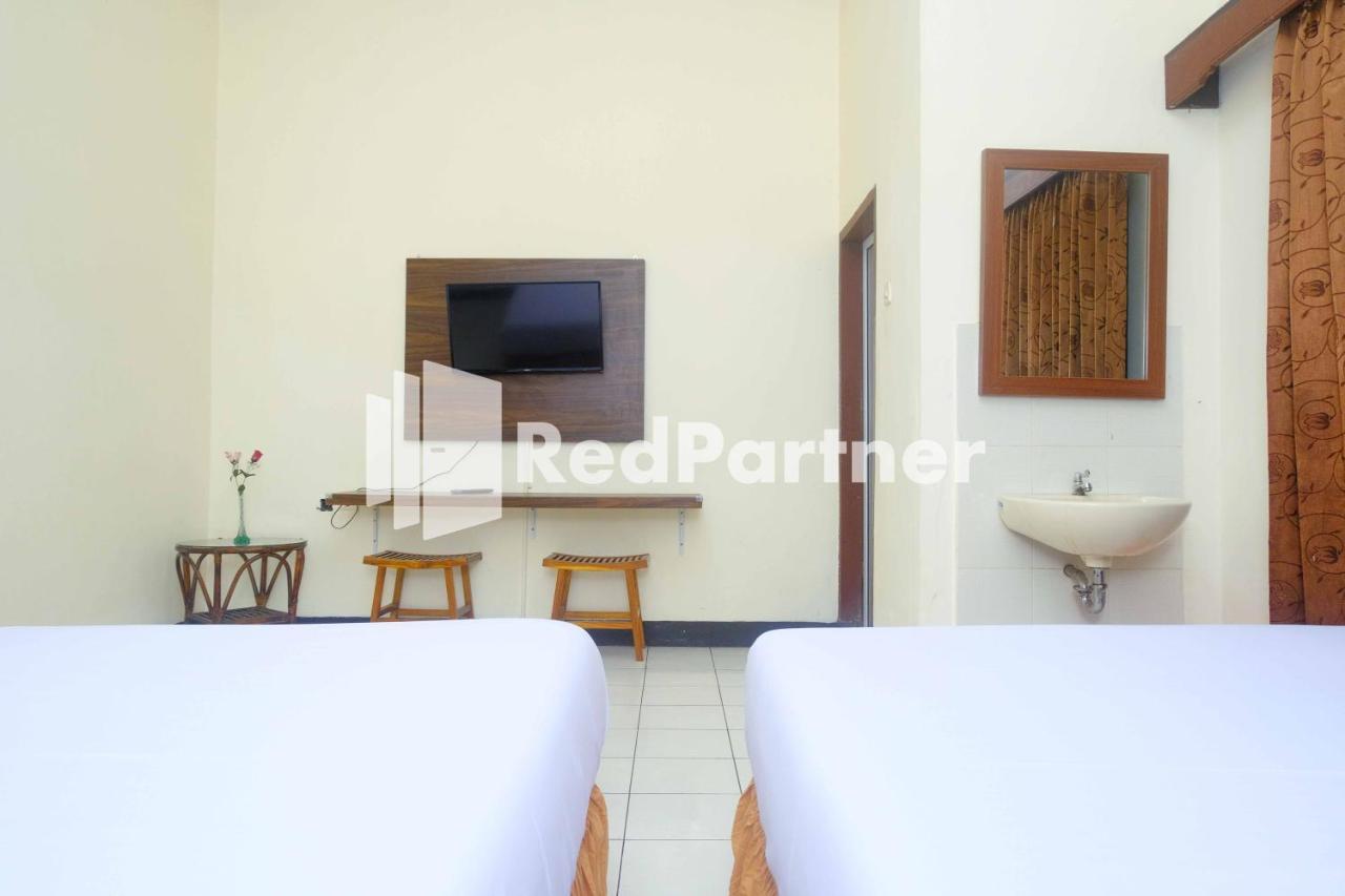 Hotel Transit 1 Makassar Redpartner Exterior photo