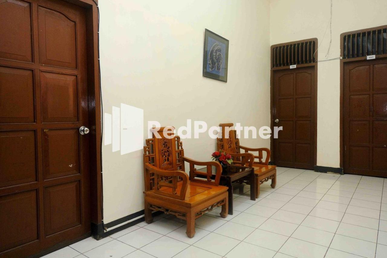 Hotel Transit 1 Makassar Redpartner Exterior photo