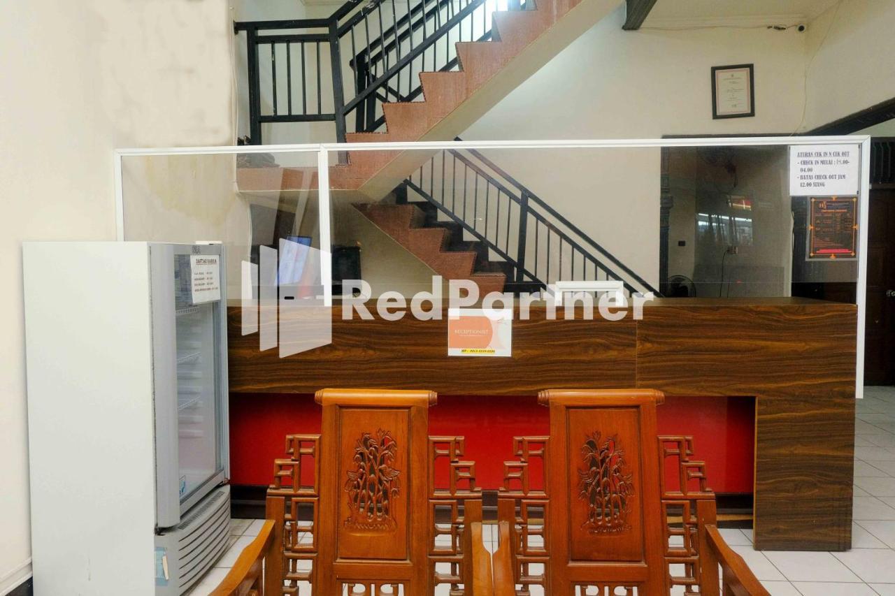 Hotel Transit 1 Makassar Redpartner Exterior photo