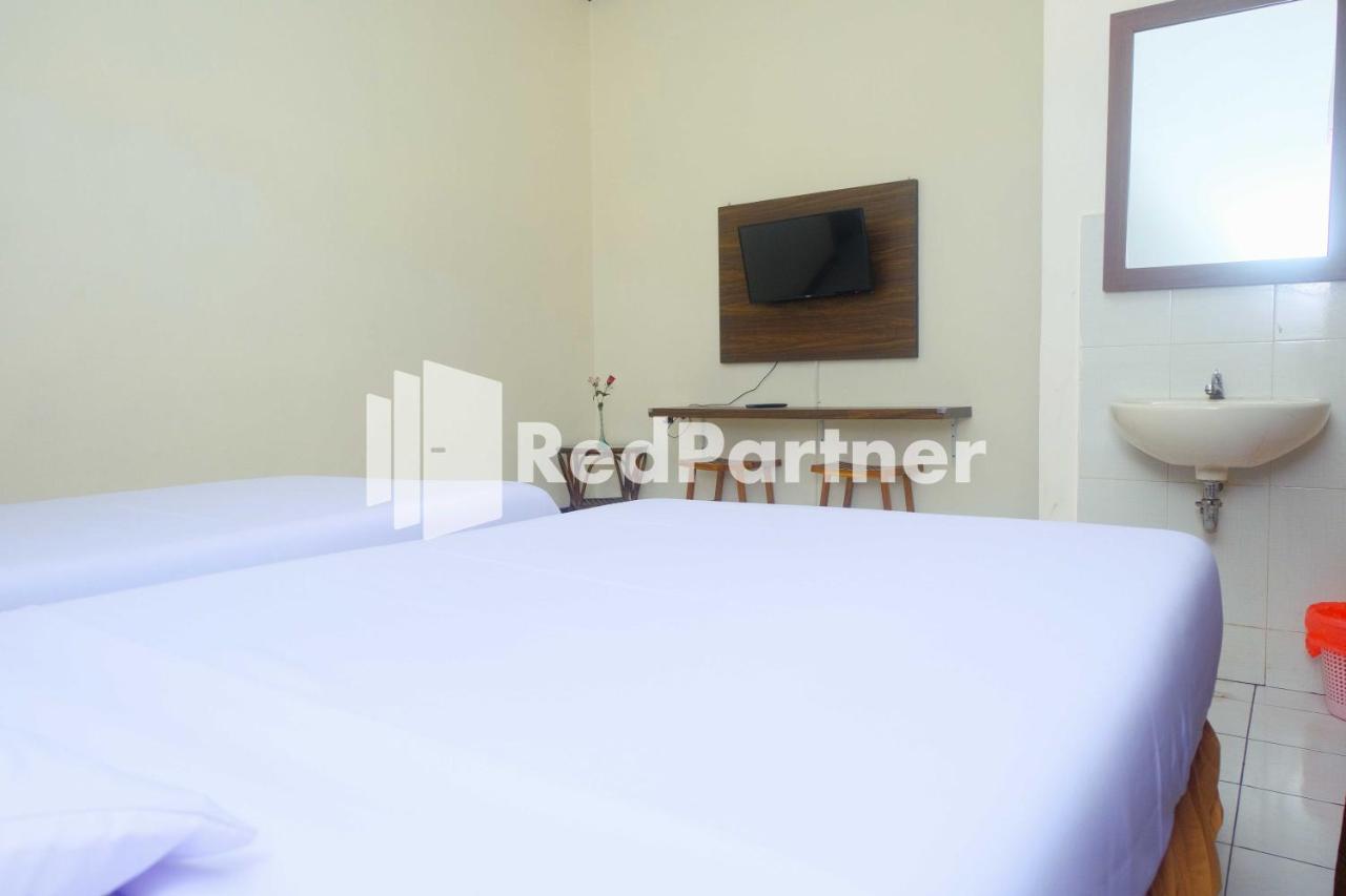Hotel Transit 1 Makassar Redpartner Exterior photo