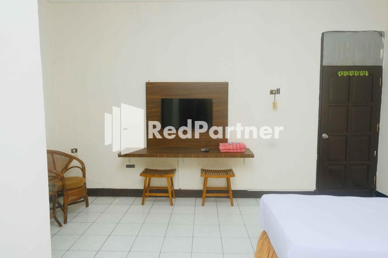 Hotel Transit 1 Makassar Redpartner Exterior photo