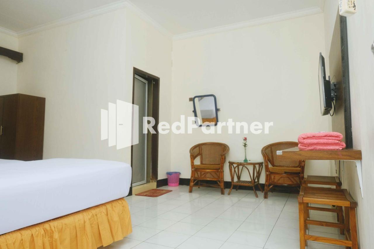 Hotel Transit 1 Makassar Redpartner Exterior photo